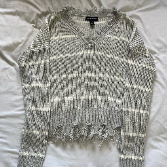 Grey Sweater - Picture 1 of 3